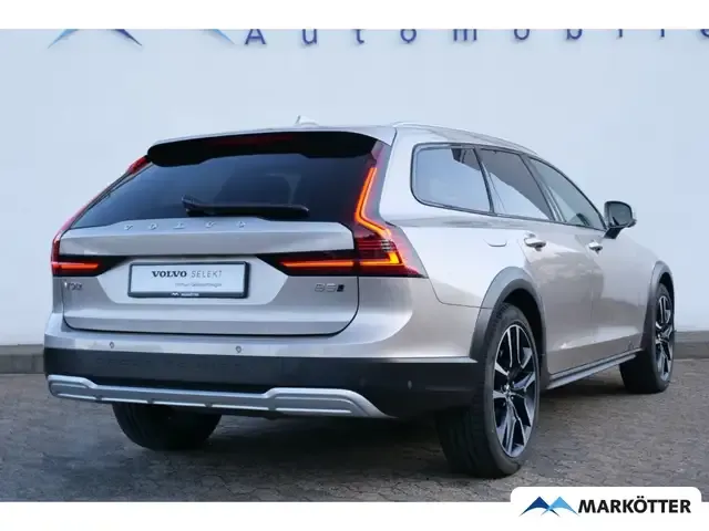 Volvo V90 Cross Country