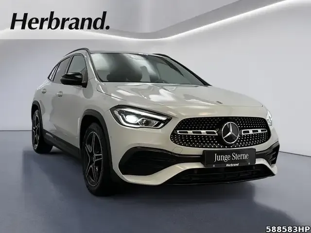 Mercedes-Benz GLA 200