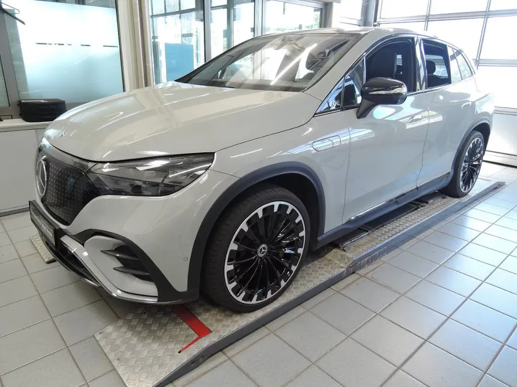Mercedes-Benz EQE SUV