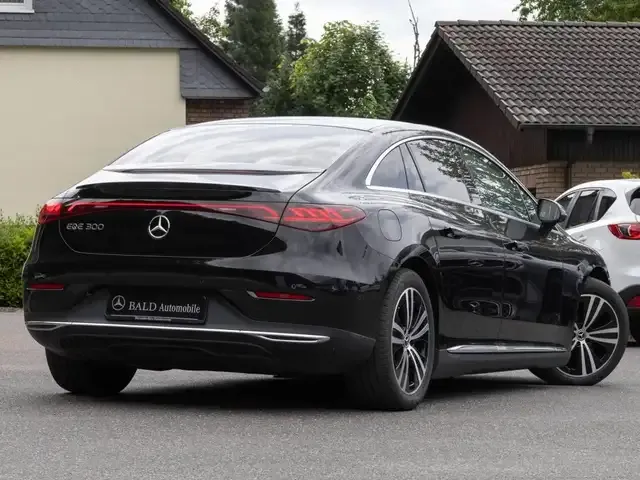 Mercedes-Benz EQE 300