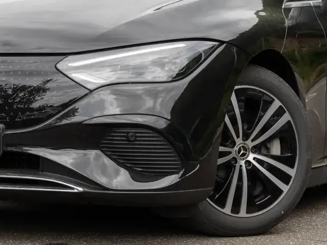 Mercedes-Benz EQE 300