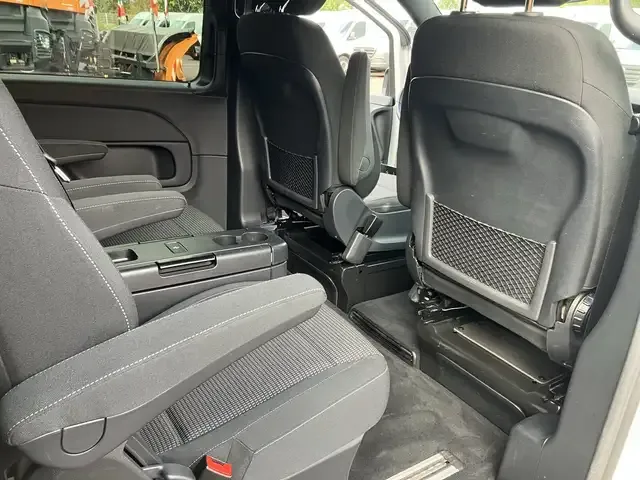Mercedes-Benz V 220
