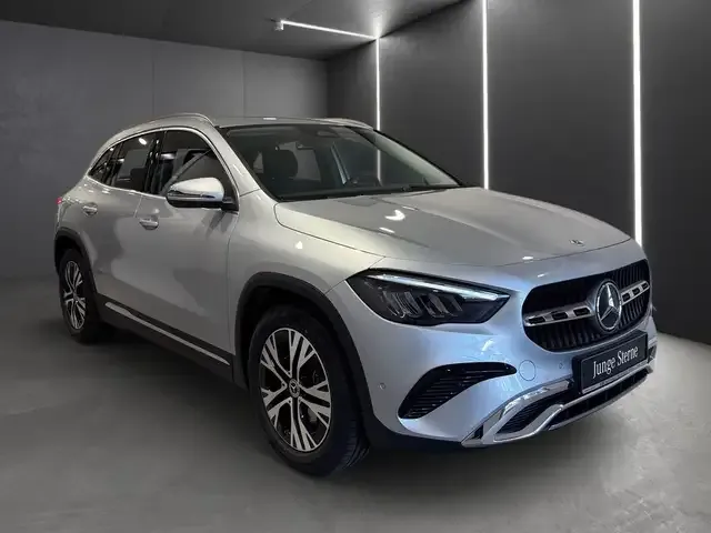 Mercedes-Benz GLA 200