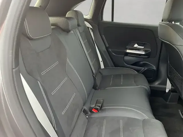 Mercedes-Benz GLA 180