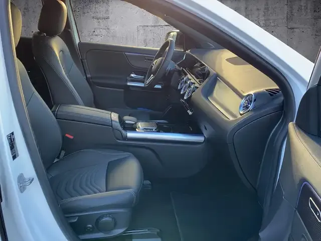 Mercedes-Benz EQA 300