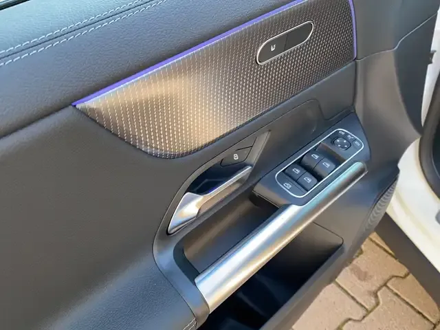 Mercedes-Benz EQA 300