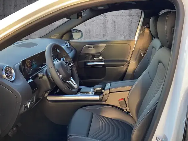 Mercedes-Benz EQA 300