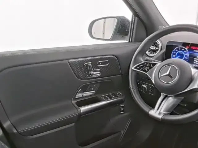 Mercedes-Benz EQA 300