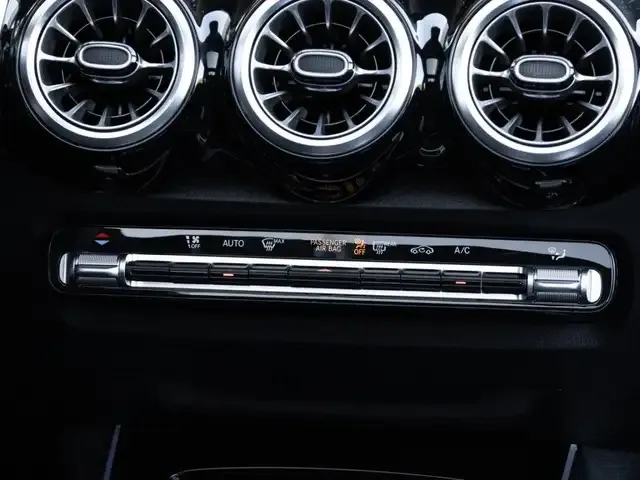 Mercedes-Benz GLB 220