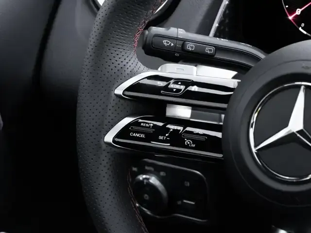 Mercedes-Benz GLB 220