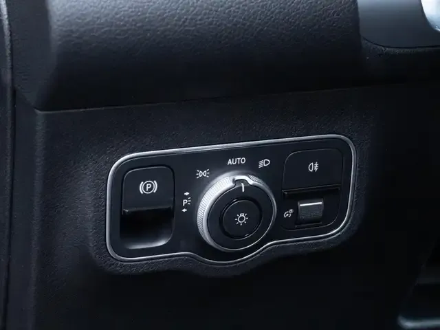 Mercedes-Benz GLB 220