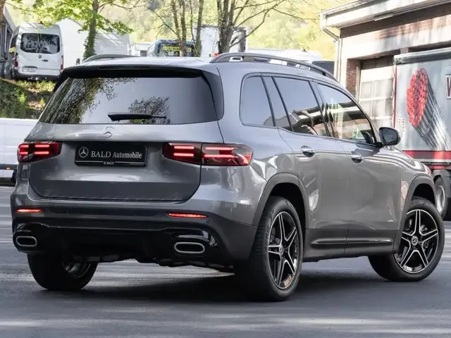 Mercedes-Benz GLB 220
