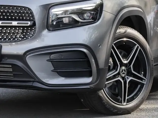 Mercedes-Benz GLB 220