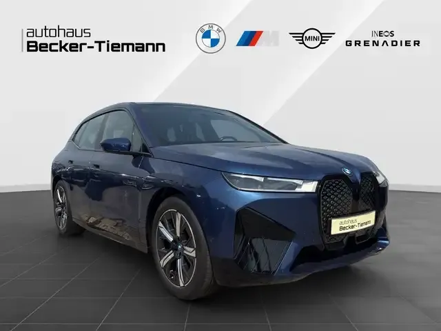 BMW iX