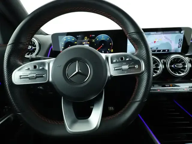 Mercedes-Benz GLB 220