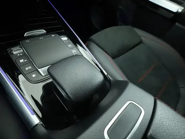 Mercedes-Benz GLB 220