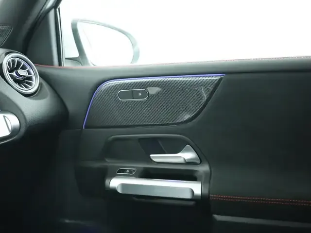 Mercedes-Benz GLB 220