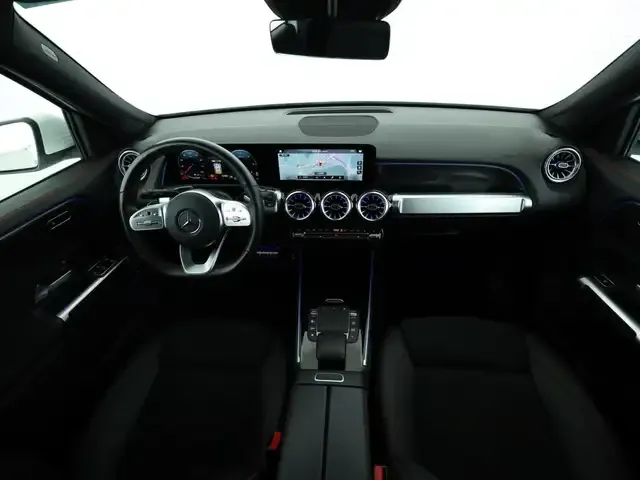 Mercedes-Benz GLB 220