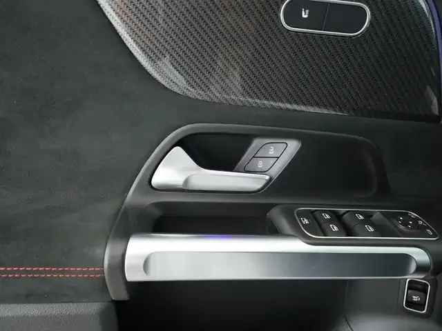 Mercedes-Benz GLB 220
