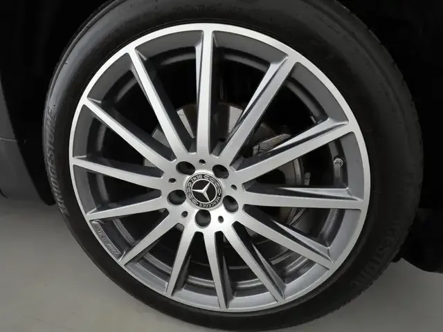 Mercedes-Benz GLB 220