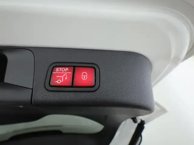 Mercedes-Benz GLB 220