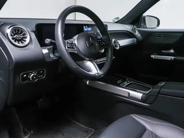 Mercedes-Benz EQB 300