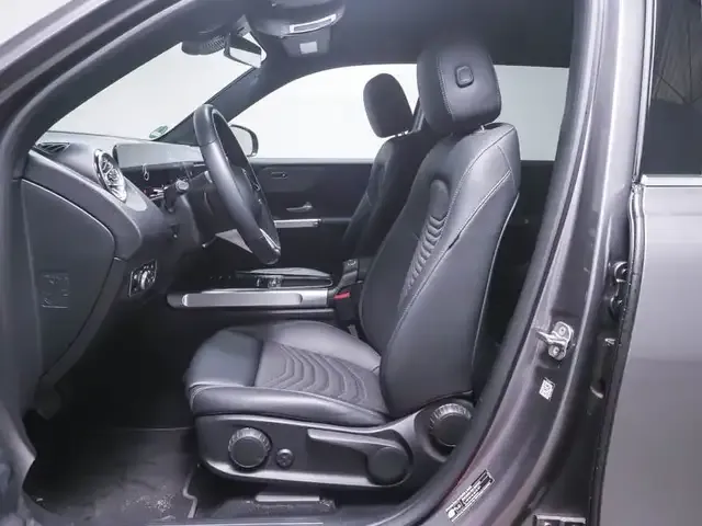 Mercedes-Benz EQB 300