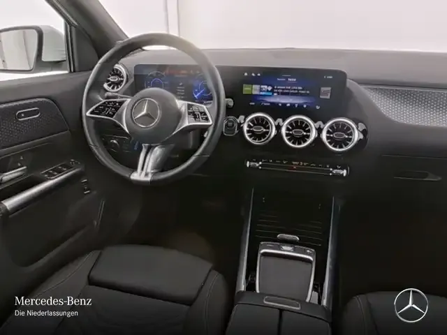 Mercedes-Benz EQA 300