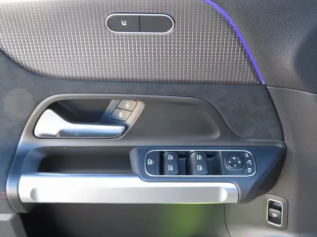 Mercedes-Benz EQB 300