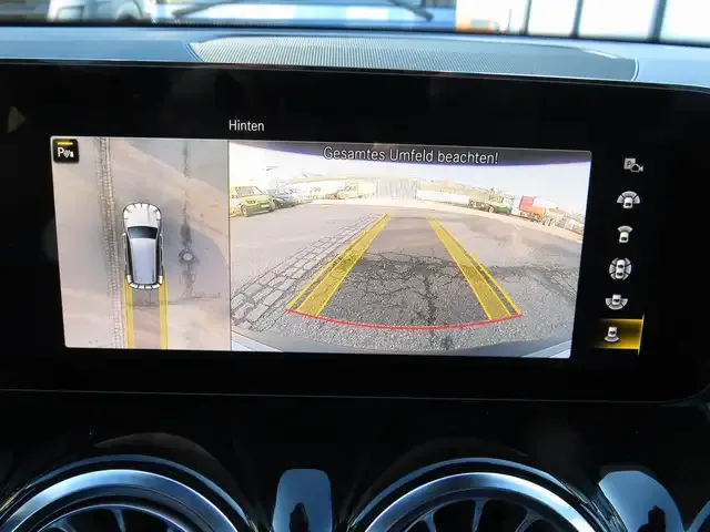 Mercedes-Benz EQB 300