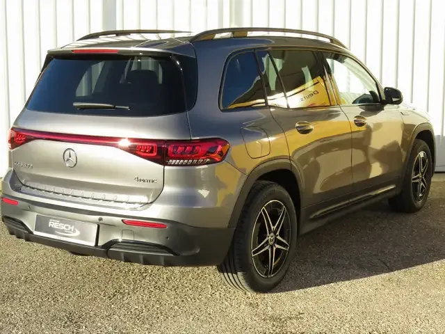 Mercedes-Benz EQB 300