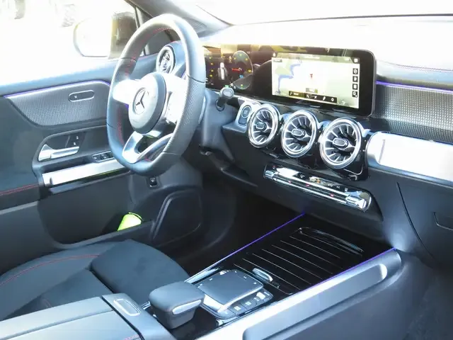 Mercedes-Benz EQB 300