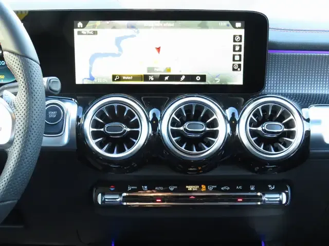 Mercedes-Benz EQB 300