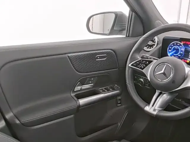 Mercedes-Benz EQA 300