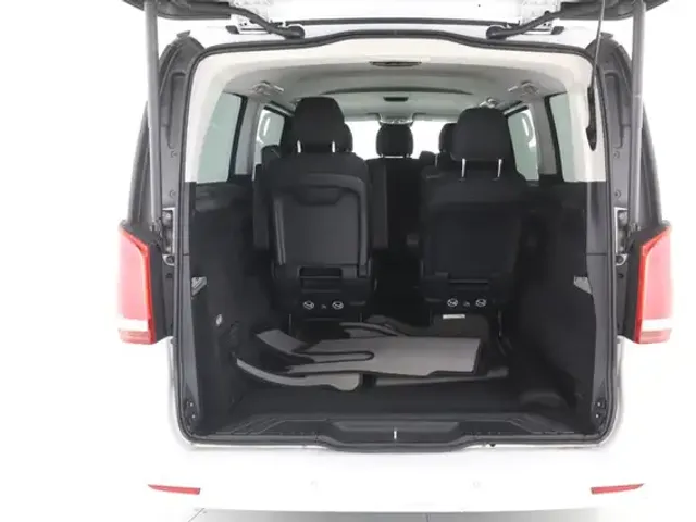 Mercedes-Benz V 220