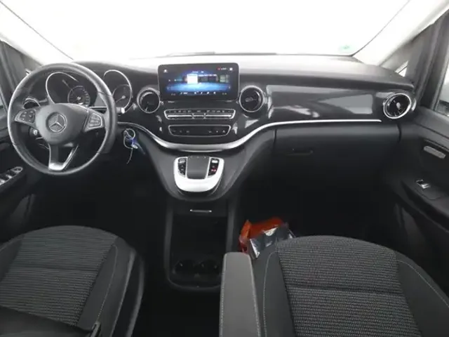 Mercedes-Benz V 220