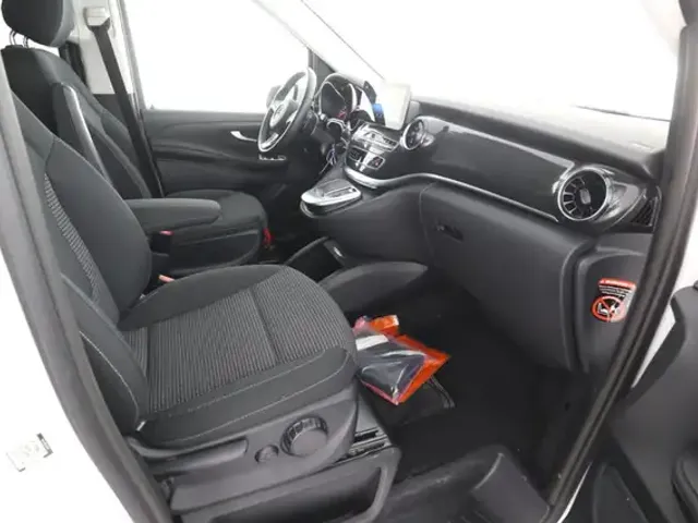 Mercedes-Benz V 220