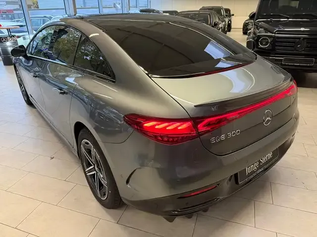 Mercedes-Benz EQE 300