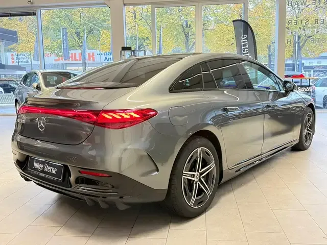 Mercedes-Benz EQE 300