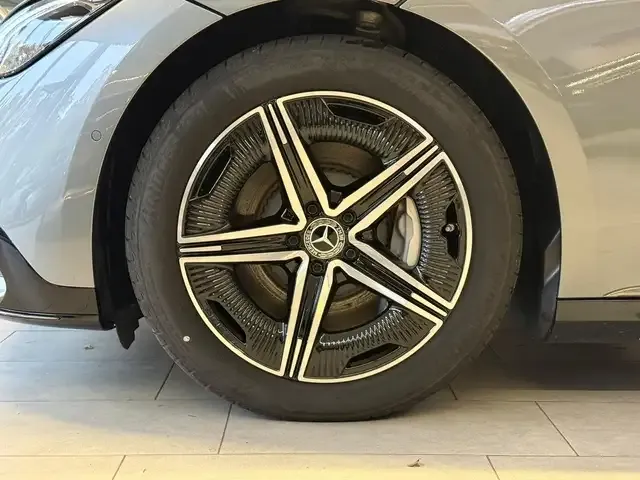 Mercedes-Benz EQE 300