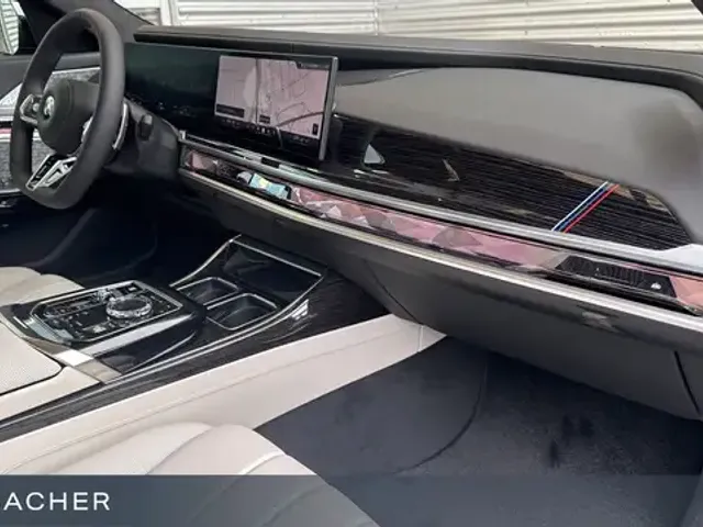 BMW 740