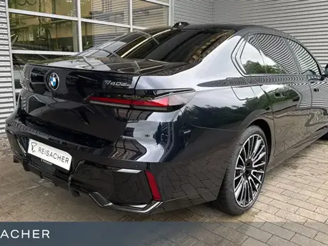 BMW 740