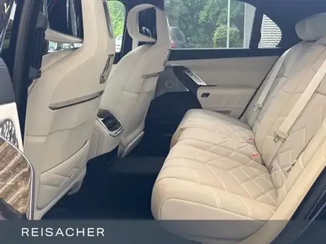 BMW 740