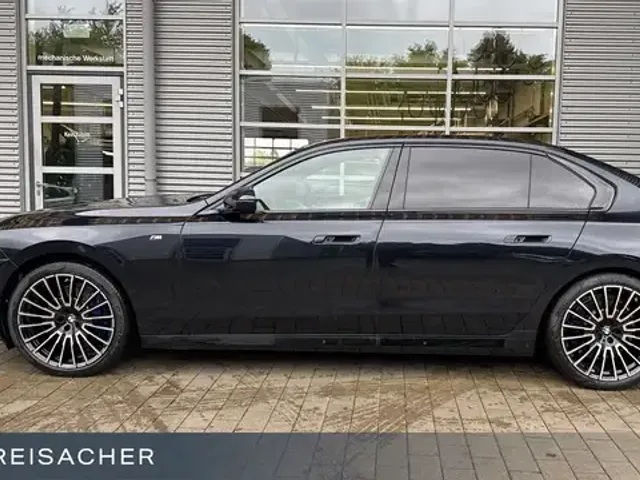 BMW 740