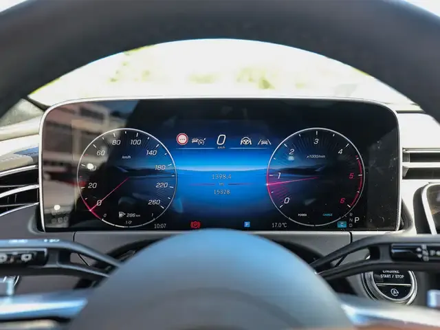 Mercedes-Benz E 220