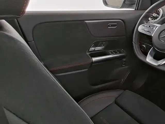 Mercedes-Benz EQA 300