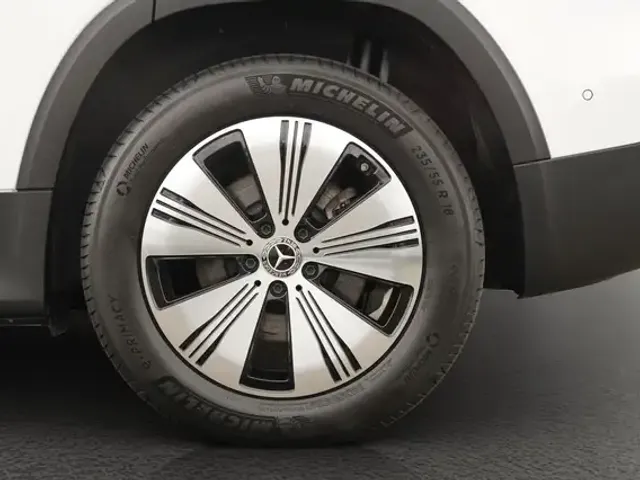 Mercedes-Benz EQB 350