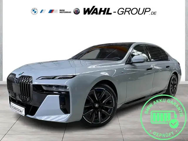 BMW i7