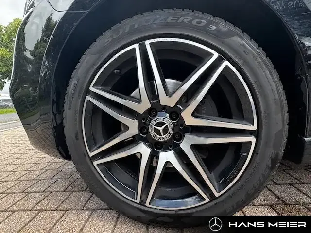 Mercedes-Benz V 220