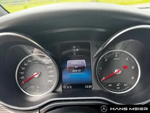 Mercedes-Benz V 220